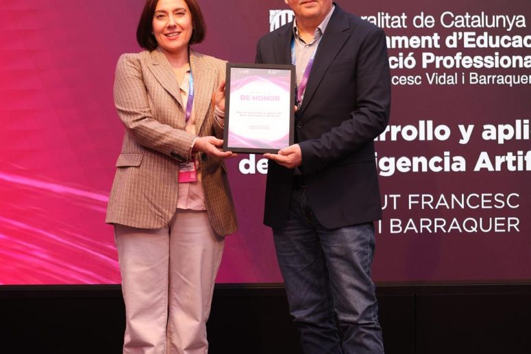 Xavier Munté, director de l'institut, amb la menció d'honor dels Digital Skills Awards Spain 2026 a Madrid